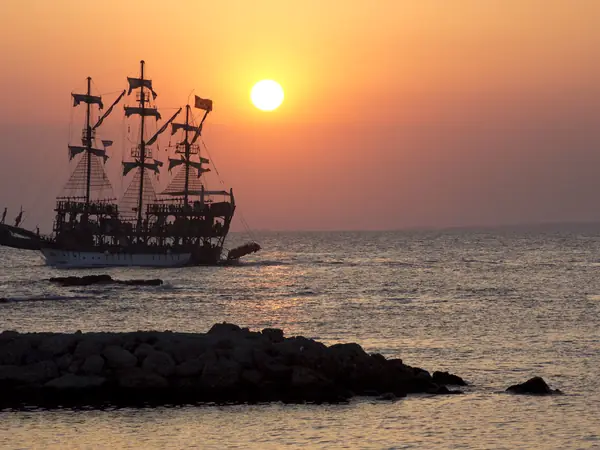 Side Pirate Boat Trip